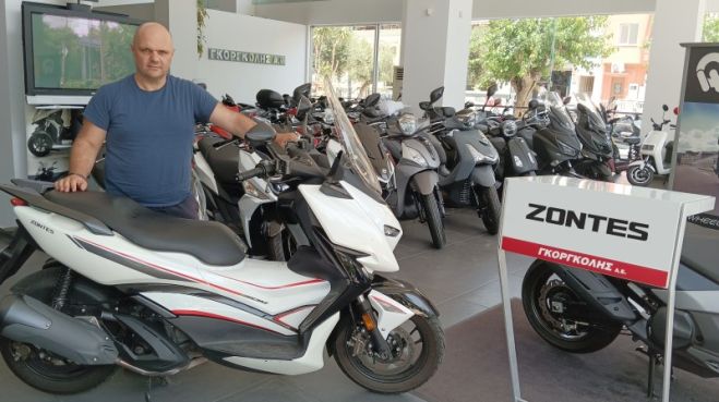Ο ΗΘΟΠΟΙΟΣ ΜΑΚΗΣ ΠΑΠΑΔΗΜΗΤΡΙΟΥ ΜΕ ZONTES M310