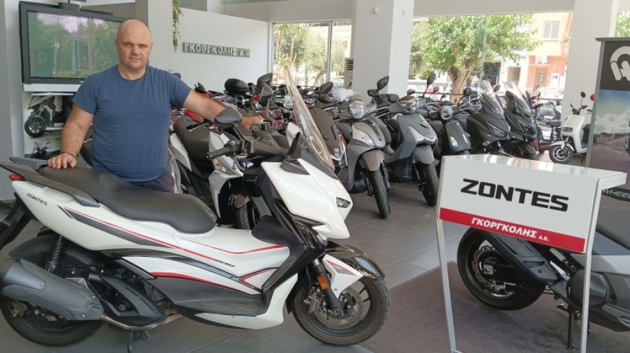 Ο ΗΘΟΠΟΙΟΣ ΜΑΚΗΣ ΠΑΠΑΔΗΜΗΤΡΙΟΥ ΜΕ ZONTES M310
