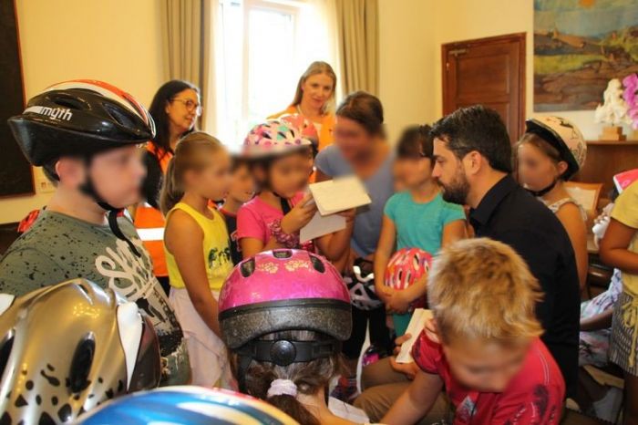 &Mu;&alpha;&theta;&eta;&tau;έ&sigmaf; &pi;&alpha;&rho;έ&delta;&omega;&sigma;&alpha;&nu; &epsilon;&pi;&iota;&sigma;&tau;&omicron;&lambda;ή &sigma;&tau;&omicron;&nu; &Delta;ή&mu;&alpha;&rho;&chi;&omicron; &Chi;&alpha;&nu;ί&omega;&nu;