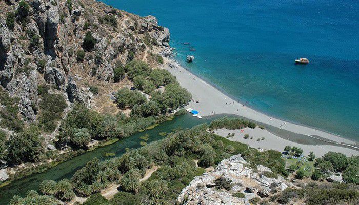 Βλάβη σε τουριστικό σκάφος στην Πρέβελη
