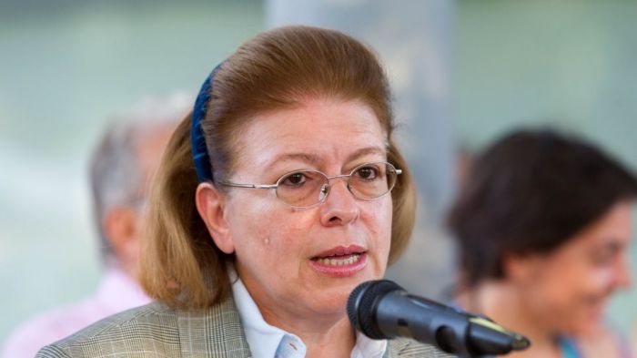 &Sigma;&Tau;&Alpha; &Chi;&Alpha;&Nu;&Iota;&Alpha; &Eta; &Lambda;&Iota;&Nu;&Alpha; &Mu;&Epsilon;&Nu;&Delta;&Omega;&Nu;&Eta;