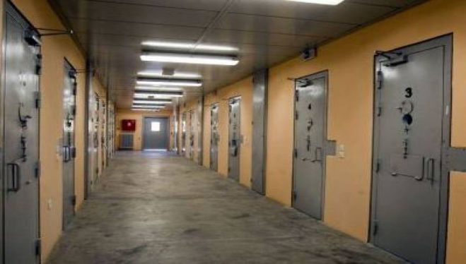 &Tau;&omicron;&nu; &beta;&rho;ή&kappa;&alpha;&nu; &nu;&epsilon;&kappa;&rho;ό &sigma;&tau;&omicron; &kappa;&epsilon;&lambda;ί &tau;&omicron;&upsilon;