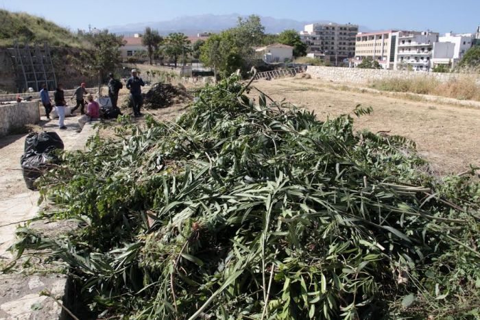 Σε εξέλιξη εργασίες καθαρισμού-αποψίλωσης και καλλωπισμού στο Δυτικό Τμήμα των Ενετικών Οχυρώσεων