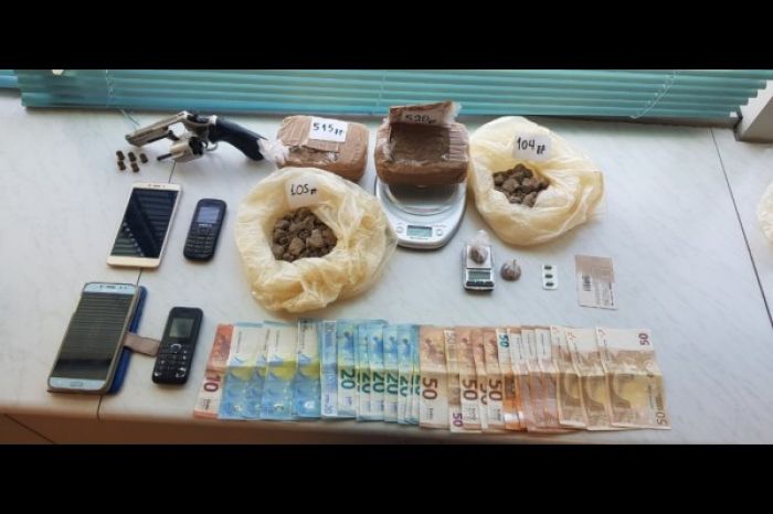 Συνελήφθησαν με πάνω από ένα κιλό ηρωίνης