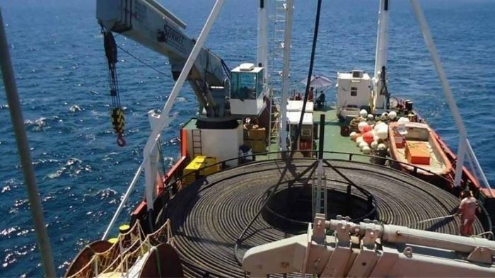 &Sigma;&tau;&omicron; &Epsilon;&Sigma;&Pi;&Alpha; &mu;&pi;ή&kappa;&epsilon; &eta; &eta;&lambda;&epsilon;&kappa;&tau;&rho;&iota;&kappa;ή &delta;&iota;&alpha;&sigma;ύ&nu;&delta;&epsilon;&sigma;&eta; &Kappa;&rho;ή&tau;&eta;&sigmaf; &ndash; &Alpha;&tau;&tau;&iota;&kappa;ή&sigmaf;