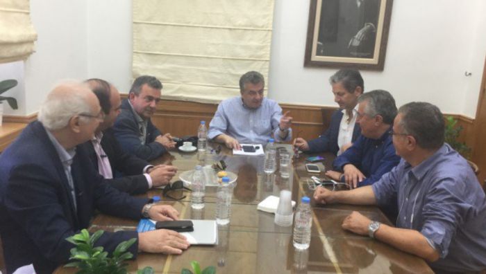 &Sigma;&epsilon; &kappa;&omicron;&iota;&nu;ή &theta;έ&sigma;&eta; &Pi;&epsilon;&rho;&iota;&phi;&epsilon;&rho;&epsilon;&iota;ά&rho;&chi;&eta;&sigmaf; &kappa;&alpha;&iota; &Delta;ή&mu;&alpha;&rho;&chi;&omicron;&iota; &gamma;&iota;&alpha; &tau;&eta;&nu; &kappa;&iota;&nu;&eta;&tau;&iota;&kappa;ό&tau;&eta;&tau;&alpha;