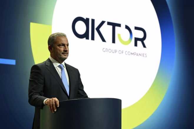 Ό&mu;&iota;&lambda;&omicron;&sigmaf; AKTOR: &Alpha;&nu;&alpha;&pi;&tau;&upsilon;&xi;&iota;&alpha;&kappa;ή &delta;&upsilon;&nu;&alpha;&mu;&iota;&kappa;ή &mu;&epsilon; &delta;&iota;&epsilon;&theta;&nu;ή &pi;&rho;&omicron;&sigma;&alpha;&nu;&alpha;&tau;&omicron;&lambda;&iota;&sigma;&mu;ό