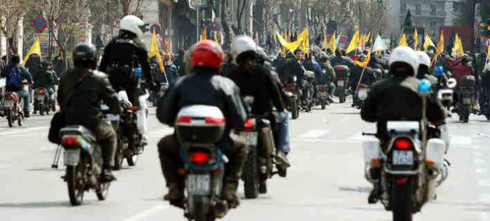 Απεργούν σήμερα διανομείς, ντελίβερι και κούριερ