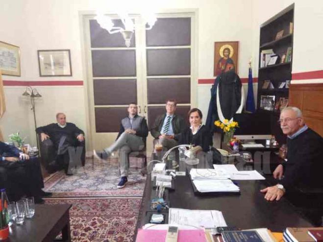 &Sigma;&tau;&alpha; &Chi;&alpha;&nu;&iota;ά &eta; &Nu;&tau;ό&rho;&alpha; &Mu;&pi;&alpha;&kappa;&omicron;&gamma;&iota;ά&nu;&nu;&eta;