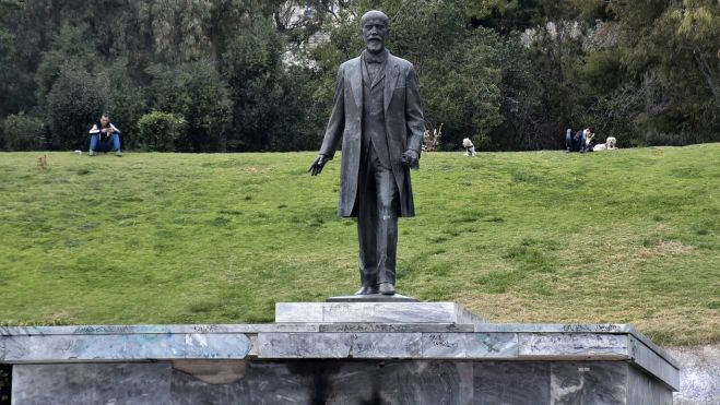 &Alpha;&nu;&alpha;&kappa;&alpha;&iota;&nu;ί&zeta;&epsilon;&iota; &tau;&omicron; &mu;&omicron;&upsilon;&sigma;&epsilon;ί&omicron; &laquo;&Epsilon;&lambda;&epsilon;&upsilon;&theta;έ&rho;&iota;&omicron;&sigmaf; &Beta;&epsilon;&nu;&iota;&zeta;έ&lambda;&omicron;&sigmaf;&raquo; &omicron; &delta;ή&mu;&omicron;&sigmaf; &Alpha;&theta;&eta;&nu;&alpha;ί&omega;&nu;