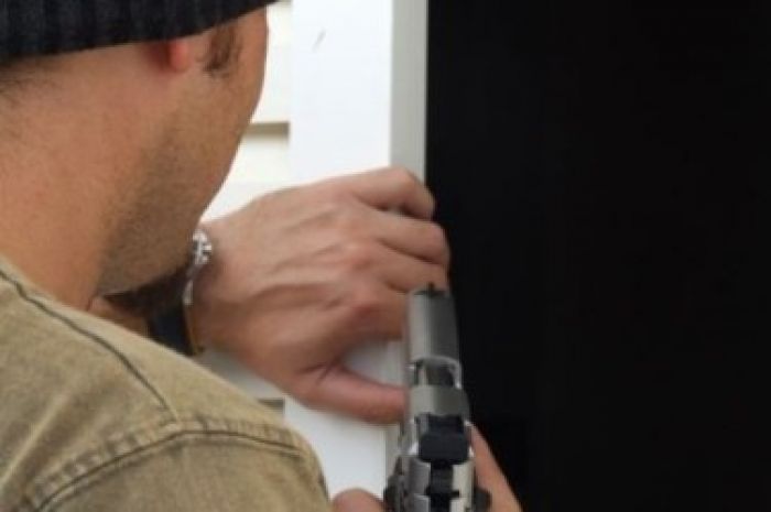 &Kappa;&omicron;&upsilon;&kappa;&omicron;&upsilon;&lambda;&omicron;&phi;ό&rho;&omicron;&iota; &epsilon;&iota;&sigma;έ&beta;&alpha;&lambda;&alpha;&nu; &sigma;&epsilon; &sigma;&pi;ί&tau;&iota; &alpha;&pi;&epsilon;&iota;&lambda;ώ&nu;&tau;&alpha;&sigmaf; &mu;&epsilon; &mu;&alpha;&chi;&alpha;ί&rho;&iota;&alpha; &tau;&eta;&nu; &omicron;&iota;&kappa;&omicron;&gamma;έ&nu;&epsilon;&iota;&alpha;