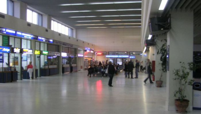 Έμειναν εγκλωβισμένοι στο αεροδρόμιο λόγω προβλήματος στο αεροσκάφος