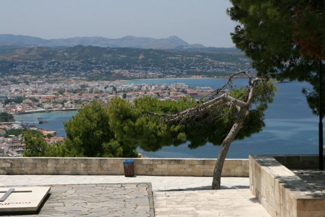 &Delta;ύ&omicron; &pi;&rho;&omicron;&sigma;&alpha;&gamma;&omega;&gamma;έ&sigmaf; &sigma;&tau;&omicron;&upsilon;&sigmaf; &tau;ά&phi;&omicron;&upsilon;&sigmaf; &tau;&omega;&nu; &Beta;&epsilon;&nu;&iota;&zeta;έ&lambda;&omega;&nu;