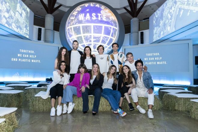 &quot;END PLASTIC WASTE&quot;  Η ADIDAS ΣΤΕΛΝΕΙ ΕΝΑ ΗΧΗΡΟ ΜΗΝΥΜΑ ΓΙΑ ΤΗΝ ΠΛΑΣΤΙΚΗ ΡΥΠΑΝΣΗ