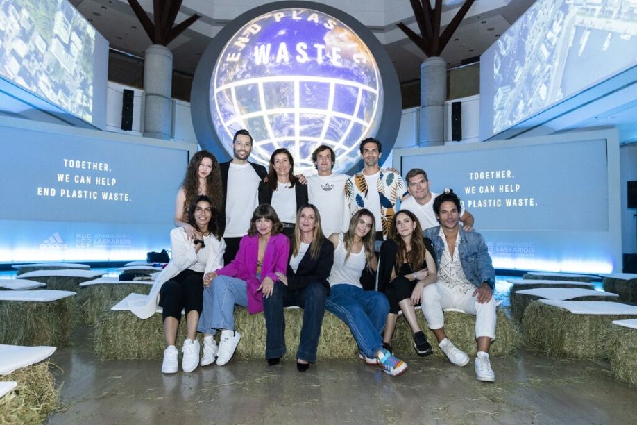 "END PLASTIC WASTE" Η ADIDAS ΣΤΕΛΝΕΙ ΕΝΑ ΗΧΗΡΟ ΜΗΝΥΜΑ ΓΙΑ ΤΗΝ ΠΛΑΣΤΙΚΗ ΡΥΠΑΝΣΗ