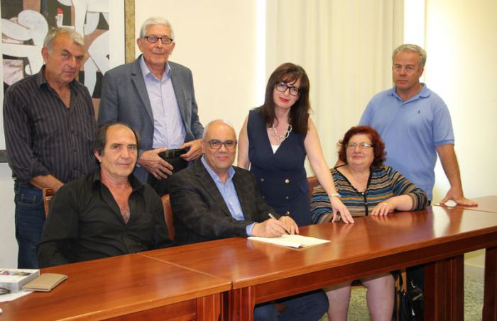 &Sigma;&tau;&omicron;&nu; &Delta;ή&mu;&omicron; &Chi;&alpha;&nu;ί&omega;&nu; &tau;&omicron; &kappa;&tau;ή&rho;&iota;&omicron; &tau;&omicron;&upsilon; &Alpha;&gamma;&rho;&omicron;&tau;&iota;&kappa;&omicron;ύ &Sigma;&upsilon;&nu;&epsilon;&tau;&alpha;&iota;&rho;&iota;&sigma;&mu;&omicron;ύ &Pi;&epsilon;&rho;&iota;&beta;&omicron;&lambda;ί&omega;&nu;