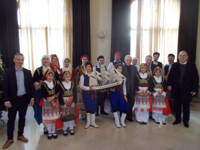 &Pi;&alpha;&rho;&alpha;&delta;&omicron;&sigma;&iota;&alpha;&kappa;ά &Chi;&rho;&iota;&sigma;&tau;&omicron;&upsilon;&gamma;&epsilon;&nu;&nu;&iota;ά&tau;&iota;&kappa;&alpha; &kappa;ά&lambda;&alpha;&nu;&tau;&alpha; &sigma;&tau;&omicron; &Delta;ή&mu;&alpha;&rho;&chi;&omicron; &Eta;&rho;&alpha;&kappa;&lambda;&epsilon;ί&omicron;&upsilon; &Beta;&alpha;&sigma;ί&lambda;&eta; &Lambda;&alpha;&mu;&pi;&rho;&iota;&nu;ό