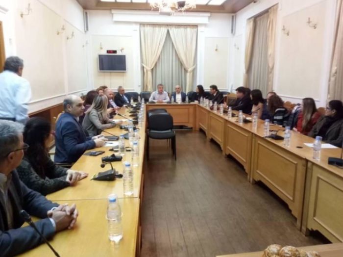 &Tau;&iota; &sigma;&upsilon;&zeta;ή&tau;&eta;&sigma;&epsilon; &omicron; &Pi;&epsilon;&rho;&iota;&phi;&epsilon;&rho;&epsilon;&iota;ά&rho;&chi;&eta;&sigmaf; &Kappa;&rho;ή&tau;&eta;&sigmaf; &mu;&epsilon; &tau;&alpha; 22 &sigma;&tau;&epsilon;&lambda;έ&chi;&eta; &tau;&eta;&sigmaf; &Alpha;&nu;ώ&tau;&epsilon;&rho;&eta;&sigmaf; &Delta;&iota;&omicron;ί&kappa;&eta;&sigma;&eta;&sigmaf; &tau;&eta;&sigmaf; &Kappa;&upsilon;&pi;&rho;&iota;&alpha;&kappa;ή&sigmaf; &Delta;&eta;&mu;&omicron;&kappa;&rho;&alpha;&tau;ί&alpha;&sigmaf;
