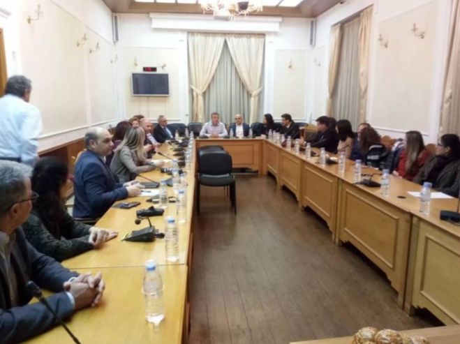 &Tau;&iota; &sigma;&upsilon;&zeta;ή&tau;&eta;&sigma;&epsilon; &omicron; &Pi;&epsilon;&rho;&iota;&phi;&epsilon;&rho;&epsilon;&iota;ά&rho;&chi;&eta;&sigmaf; &Kappa;&rho;ή&tau;&eta;&sigmaf; &mu;&epsilon; &tau;&alpha; 22 &sigma;&tau;&epsilon;&lambda;έ&chi;&eta; &tau;&eta;&sigmaf; &Alpha;&nu;ώ&tau;&epsilon;&rho;&eta;&sigmaf; &Delta;&iota;&omicron;ί&kappa;&eta;&sigma;&eta;&sigmaf; &tau;&eta;&sigmaf; &Kappa;&upsilon;&pi;&rho;&iota;&alpha;&kappa;ή&sigmaf; &Delta;&eta;&mu;&omicron;&kappa;&rho;&alpha;&tau;ί&alpha;&sigmaf;