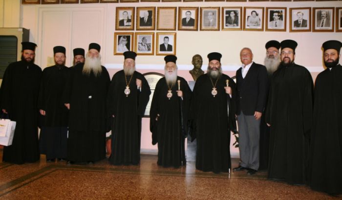 &Tau;&omicron;&nu; &Alpha;&nu;&tau;&iota;&pi;&epsilon;&rho;&iota;&phi;&epsilon;&rho;&epsilon;&iota;ά&rho;&chi;&eta; &Chi;&alpha;&nu;ί&omega;&nu; &epsilon;&pi;&iota;&sigma;&kappa;έ&phi;&theta;&eta;&kappa;&alpha;&nu; &iota;&epsilon;&rho;ά&rho;&chi;&epsilon;&sigmaf;