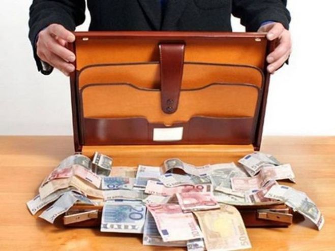 Ιταλοί του έδωσαν 665.000€ για μεζονέτα και τα &quot;τακτοποιήσε&quot;