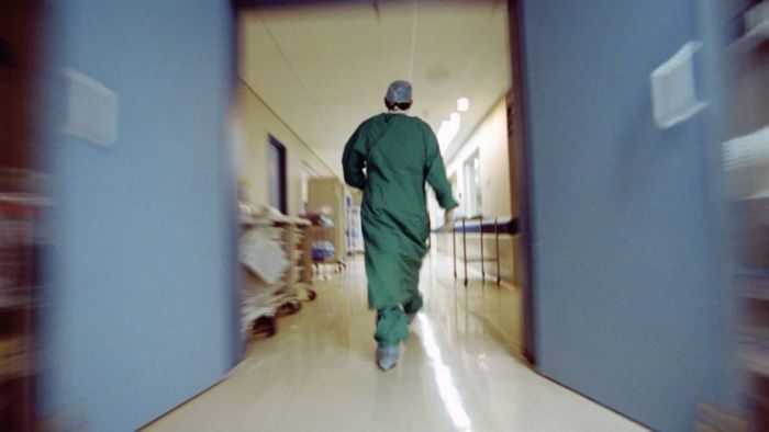 Ύποπτη επίσκεψη "γιατρών με όπλο" στο νοσοκομείο!