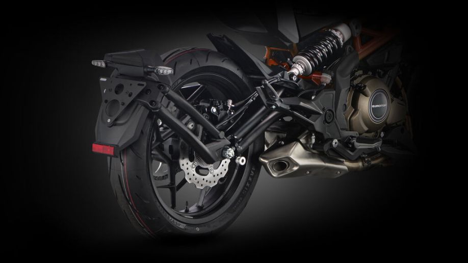 QJMOTOR SRK 400 Δικύλινδρη, γυμνή, απόλαυση!