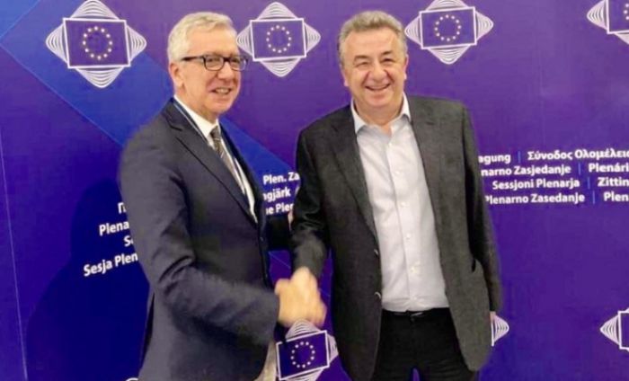 &Epsilon;&nu;&delta;&upsilon;&nu;&alpha;&mu;ώ&nu;&epsilon;&tau;&alpha;&iota; &eta; &sigma;&upsilon;&nu;&epsilon;&rho;&gamma;&alpha;&sigma;ί&alpha; &tau;&omega;&nu; &nu;&eta;&sigma;&iota;&omega;&tau;&iota;&kappa;ώ&nu; &pi;&epsilon;&rho;&iota;&phi;&epsilon;&rho;&epsilon;&iota;ώ&nu; &sigma;&tau;&eta; &Mu;&epsilon;&sigma;ό&gamma;&epsilon;&iota;&omicron;