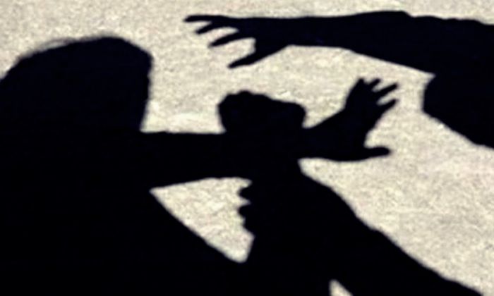 &Sigma;&tau;&omicron; &nu;&omicron;&sigma;&omicron;&kappa;&omicron;&mu;&epsilon;ί&omicron; &Delta;&iota;&epsilon;&upsilon;&theta;&upsilon;&nu;&tau;ή&sigmaf; &Lambda;&upsilon;&kappa;&epsilon;ί&omicron;&upsilon; &sigma;&tau;&alpha; &Chi;&alpha;&nu;&iota;ά