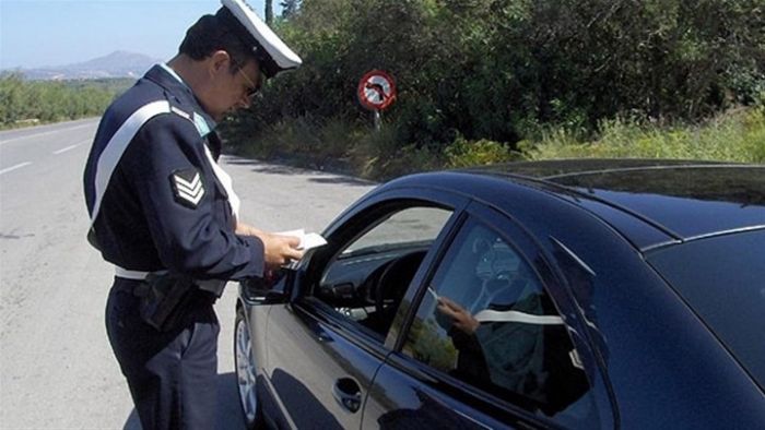 &Sigma;&chi;&epsilon;&delta;ό&nu; 3.000 &pi;&alpha;&rho;&alpha;&beta;ά&sigma;&epsilon;&iota;&sigmaf; &tau;&omicron;&upsilon; &Kappa;&Omicron;&Kappa; &sigma;&tau;&eta;&nu; &Kappa;&rho;ή&tau;&eta; &sigma;&epsilon; &pi;έ&nu;&tau;&epsilon; &eta;&mu;έ&rho;&epsilon;&sigmaf;