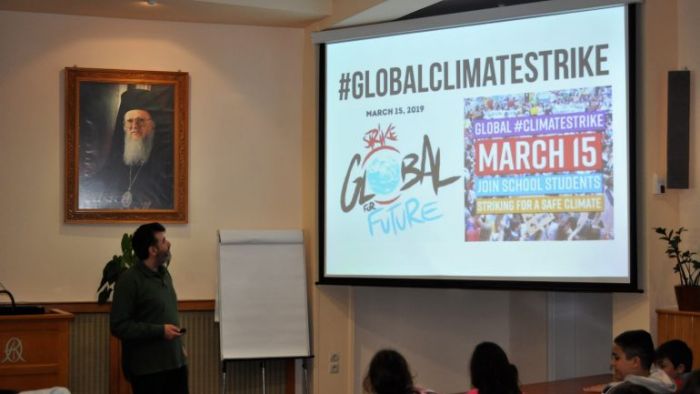 &Eta; &Omicron;&Alpha;&Kappa; &epsilon;&kappa;&pi;έ&mu;&pi;&epsilon;&iota; &mu;ή&nu;&upsilon;&mu;&alpha; &gamma;&iota;&alpha; &tau;&eta;&nu; &Kappa;&lambda;&iota;&mu;&alpha;&tau;&iota;&kappa;ή &Alpha;&lambda;&lambda;&alpha;&gamma;ή &mu;έ&sigma;&alpha; &alpha;&pi;ό &tau;&omicron;&nu; &laquo;&Epsilon;&rho;&omega;&tau;ό&kappa;&rho;&iota;&tau;&omicron;. &Tau;&omicron; &pi;&alpha;&rho;&alpha;&mu;ύ&theta;&iota; &tau;&eta;&sigmaf; &Kappa;&rho;ή&tau;&eta;&sigmaf;&raquo;