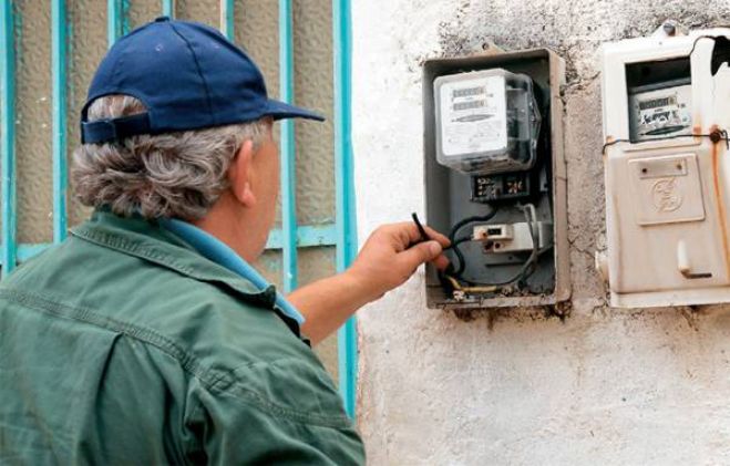 &Delta;. &Pi;&lambda;&alpha;&tau;&alpha;&nu;&iota;ά: &Tau;&iota; &iota;&sigma;&chi;ύ&epsilon;&iota; &gamma;&iota;&alpha; &tau;&eta;&nu; &epsilon;&pi;&alpha;&nu;&alpha;&sigma;ύ&nu;&delta;&epsilon;&sigma;&eta; &eta;&lambda;&epsilon;&kappa;&tau;&rho;&iota;&kappa;&omicron;ύ &rho;&epsilon;ύ&mu;&alpha;&tau;&omicron;&sigmaf;
