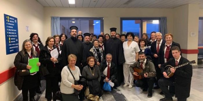 &Tau;&alpha; &Gamma;&acute; &Chi;&alpha;&rho;&alpha;&lambda;ά&mu;&pi;&epsilon;&iota;&alpha; &sigma;&tau;&omicron; &Gamma;&epsilon;&nu;&iota;&kappa;ό &Nu;&omicron;&sigma;&omicron;&kappa;&omicron;&mu;&epsilon;ί&omicron; &Chi;&alpha;&nu;ί&omega;&nu; (&phi;&omega;&tau;&omicron; - &beta;ί&nu;&tau;&epsilon;&omicron;)