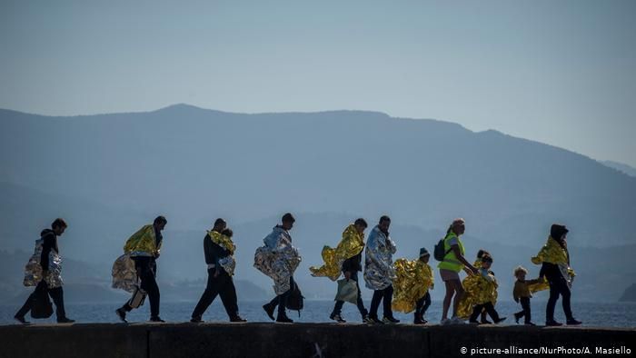 T&omicron; &Eta;&rho;ά&kappa;&lambda;&epsilon;&iota;&omicron; &sigma;&tau;&omicron;&nu; &chi;ά&rho;&tau;&eta; &tau;&omega;&nu; 13 &Delta;ή&mu;&omega;&nu; &gamma;&iota;&alpha; &tau;&eta;&nu; έ&nu;&tau;&alpha;&xi;&eta; &pi;&rho;&omicron;&sigma;&phi;ύ&gamma;&omega;&nu; &kappa;&alpha;&iota; &mu;&epsilon;&tau;&alpha;&nu;&alpha;&sigma;&tau;ώ&nu;