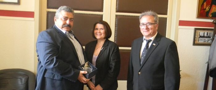 &Sigma;&tau;&eta;&nu; &Alpha;&nu;&tau;&iota;&pi;&epsilon;&rho;&iota;&phi;έ&rho;&epsilon;&iota;&alpha; &eta; &Pi;&rho;έ&sigma;&beta;&eta;&sigmaf; &tau;&eta;&sigmaf; &Sigma;&lambda;&omicron;&beta;&alpha;&kappa;ί&alpha;&sigmaf; &sigma;&tau;&eta;&nu; &Epsilon;&lambda;&lambda;ά&delta;&alpha;