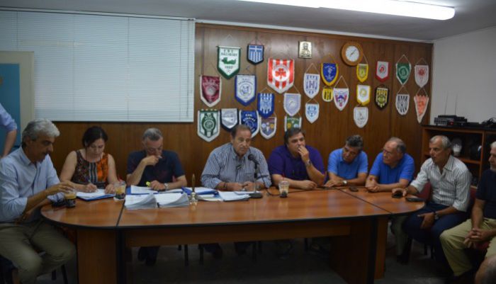 Πρώτη δημόσια σύγκρουση για την ΕΠΣΧ – Αποχώρησε ο Βαρουξάκης