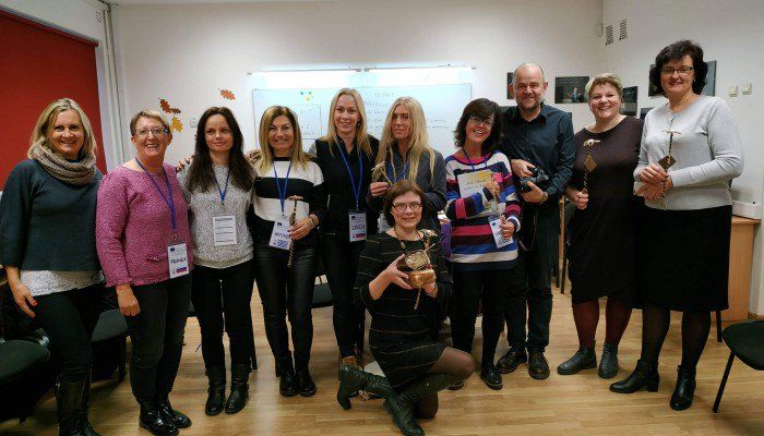 &Tau;&omicron; 5&omicron; &Delta;&eta;&mu;&omicron;&tau;&iota;&kappa;ό &Sigma;&chi;&omicron;&lambda;&epsilon;ί&omicron; &Chi;&alpha;&nu;ί&omega;&nu; &mu;&epsilon; &tau;&omicron; Erasmus+ &sigma;&tau;&eta; &Lambda;&iota;&theta;&omicron;&upsilon;&alpha;&nu;ί&alpha;