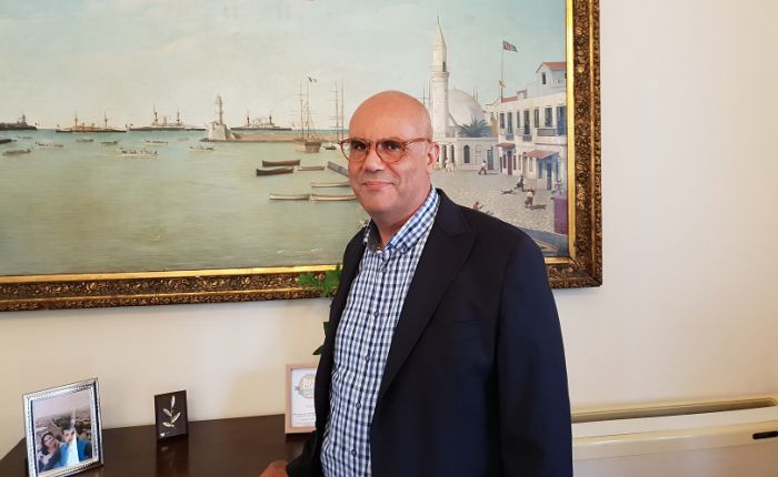 &Sigma;&tau;&eta;&nu; &tau;&alpha;&kappa;&tau;&iota;&kappa;ή &sigma;&upsilon;&nu;&epsilon;&delta;&rho;ί&alpha;&sigma;&eta; &tau;&omicron;&upsilon; &Delta;.&Sigma;. &tau;&eta;&sigmaf; &Pi;&Epsilon;&Delta; &Kappa;&rho;ή&tau;&eta;&sigmaf; &omicron; &Delta;ή&mu;&alpha;&rho;&chi;&omicron;&sigmaf; &Chi;&alpha;&nu;ί&omega;&nu;