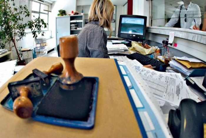 &Sigma;&Tau;&Alpha; &Theta;&Rho;&Alpha;&Nu;&Iota;&Alpha; &Delta;&Eta;&Mu;&Omicron;&Tau;&Iota;&Kappa;&Omicron;&Iota; &Upsilon;&Pi;&Alpha;&Lambda;&Lambda;&Eta;&Lambda;&Omicron;&Iota;