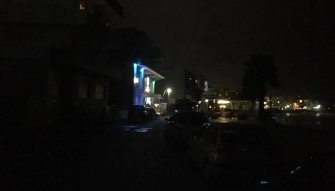 Δεν θα πιστεύετε ποια κεντρική συνοικία είναι στο σκοτάδι μισό μήνα