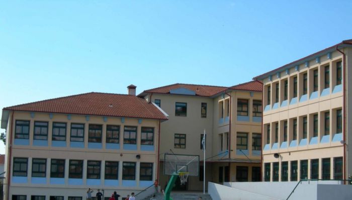 &Chi;&rho;&eta;&mu;&alpha;&tau;&omicron;&delta;&omicron;&tau;ή&sigma;&epsilon;&iota;&sigmaf; &gamma;&iota;&alpha; &tau;&alpha; &sigma;&chi;&omicron;&lambda;&epsilon;ί&alpha; &tau;&omega;&nu; &Chi;&alpha;&nu;ί&omega;&nu;