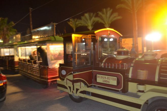 Χριστουγεννιάτικο τρενάκι στον Πλατανιά