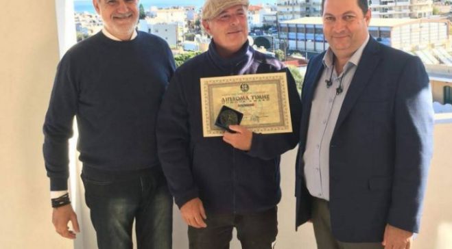 &Beta;&rho;ά&beta;&epsilon;&upsilon;&sigma;&alpha;&nu; &tau;&omicron;&nu; &Omicron;&lambda;&lambda;&alpha;&nu;&delta;ό &pi;&epsilon;&tau;&alpha;&lambda;&omega;&tau;ή &pi;&omicron;&upsilon; &phi;&rho;&omicron;&nu;&tau;ί&zeta;&epsilon;&iota; &tau;&alpha; &kappa;&rho;&eta;&tau;&iota;&kappa;ά &gamma;&alpha;ϊ&delta;&omicron;&upsilon;&rho;ά&kappa;&iota;&alpha;
