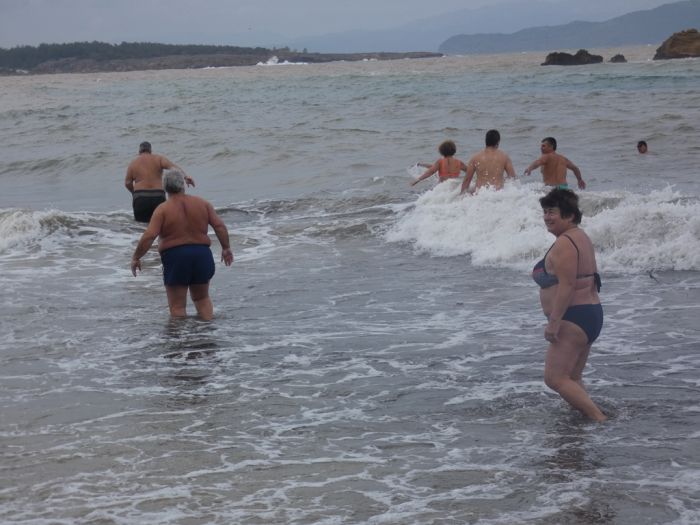 &Omicron;&iota; &chi;&epsilon;&iota;&mu;&epsilon;&rho;&iota;&nu;&omicron;ί &kappa;&omicron;&lambda;&upsilon;&mu;&beta;&eta;&tau;έ&sigmaf; &tau;&eta;&sigmaf; &Nu;έ&alpha;&sigmaf; &Chi;ώ&rho;&alpha;&sigmaf; &kappa;ό&beta;&omicron;&upsilon;&nu; &tau;&eta;&nu; &pi;ί&tau;&alpha; &tau;&omicron;&upsilon;&sigmaf;