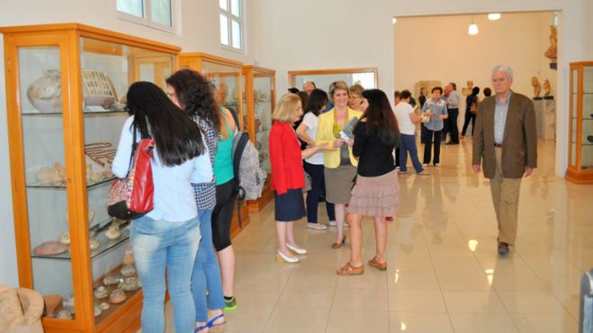 &Pi;&alpha;&gamma;&kappa;ό&sigma;&mu;&iota;&alpha; &eta;&mu;έ&rho;&alpha; &mu;&omicron;&upsilon;&sigma;&epsilon;ί&omega;&nu;. &Delta;&omega;&rho;&epsilon;ά&nu; &epsilon;ί&sigma;&omicron;&delta;&omicron;&sigmaf; &gamma;&iota;&alpha; ό&lambda;&omicron;&upsilon;&sigmaf;.