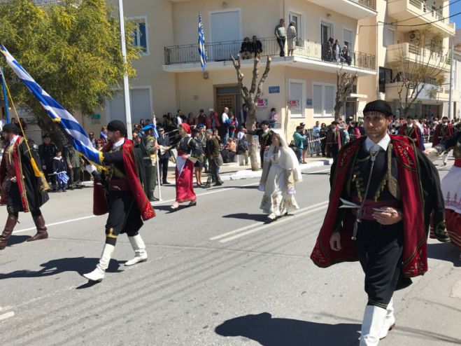 &Mu;&epsilon; &lambda;&alpha;&mu;&pi;&rho;ό&tau;&eta;&tau;&alpha; &sigma;&tau;&alpha; &Chi;&alpha;&nu;&iota;ά &omicron; &epsilon;&omicron;&rho;&tau;&alpha;&sigma;&mu;ό&sigmaf; &tau;&eta;&sigmaf; 25&eta;&sigmaf; &Mu;&alpha;&rho;&tau;ί&omicron;&upsilon;
