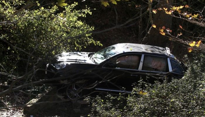 Αυτοκίνητο με δύο επιβάτες έπεσε στο κενό στον Κακόπετρο