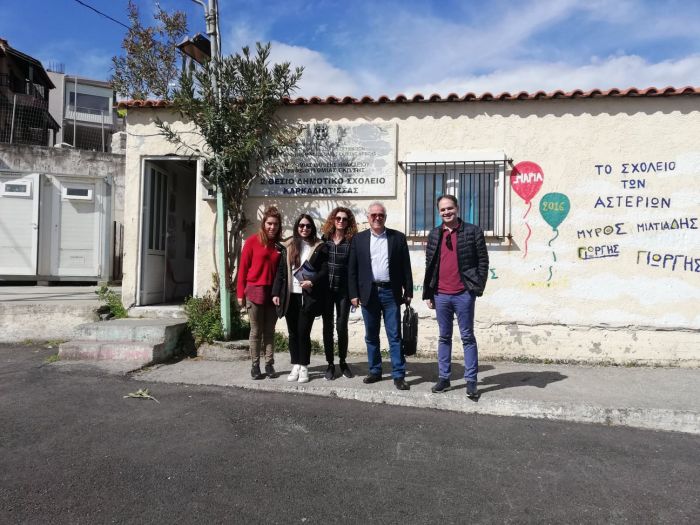 &Kappa;&omicron;&nu;&tau;ά &sigma;&tau;&alpha; &sigma;&chi;&omicron;&lambda;&epsilon;ί&alpha; &tau;&eta;&sigmaf; &pi;&epsilon;&rho;&iota;&phi;έ&rho;&epsilon;&iota;&alpha;&sigmaf;  &eta; &Sigma;&chi;&omicron;&lambda;&iota;&kappa;ή &Epsilon;&pi;&iota;&tau;&rho;&omicron;&pi;ή  &Pi;&rho;&omega;&tau;&omicron;&beta;ά&theta;&mu;&iota;&alpha;&sigmaf; &Epsilon;&kappa;&pi;&alpha;ί&delta;&epsilon;&upsilon;&sigma;&eta;&sigmaf; &tau;&omicron;&upsilon; &Delta;ή&mu;&omicron;&upsilon; &Eta;&rho;&alpha;&kappa;&lambda;&epsilon;ί&omicron;&upsilon;