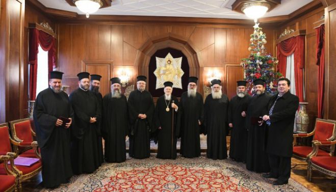 &Sigma;&tau;&omicron; &pi;&lambda;&epsilon;&upsilon;&rho;ό &tau;&omega;&nu; &Kappa;&rho;&eta;&tau;&iota;&kappa;ώ&nu; &iota;&epsilon;&rho;έ&omega;&nu; &tau;&omicron; &Omicron;&iota;&kappa;&omicron;&upsilon;&mu;&epsilon;&nu;&iota;&kappa;ό &Pi;&alpha;&tau;&rho;&iota;&alpha;&rho;&chi;&epsilon;ί&omicron;