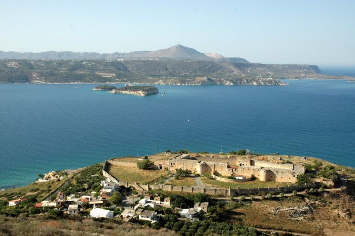 &Sigma;&tau;&eta; &Beta;&omicron;&upsilon;&lambda;ή &eta; &alpha;&pi;&omicron;&kappa;&alpha;&tau;ά&sigma;&tau;&alpha;&sigma;&eta; &tau;&omicron;&upsilon; &iota;&sigma;&tau;&omicron;&rho;&iota;&kappa;&omicron;ύ &phi;&rho;&omicron;&upsilon;&rho;ί&omicron;&upsilon; &laquo;&Iota;&tau;&zeta;&epsilon;&delta;ί&nu;&raquo; &sigma;&tau;&alpha; &Chi;&alpha;&nu;&iota;ά